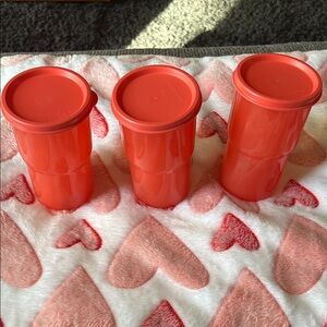 Tupperware cups with lids